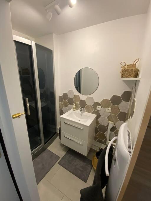 A 50 M De La Plage, Appartement De 35 M2 : Les Pieds Sales Brehal Luaran gambar