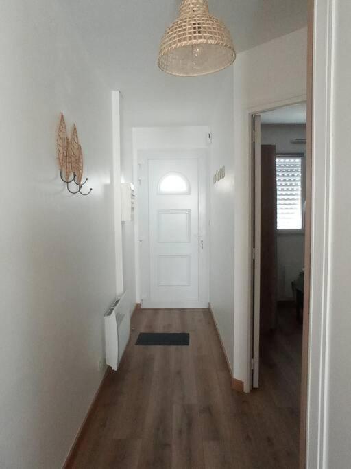 A 50 M De La Plage, Appartement De 35 M2 : Les Pieds Sales Brehal Luaran gambar
