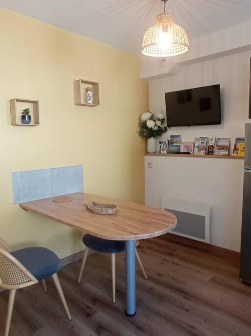 A 50 M De La Plage, Appartement De 35 M2 : Les Pieds Sales Brehal Luaran gambar