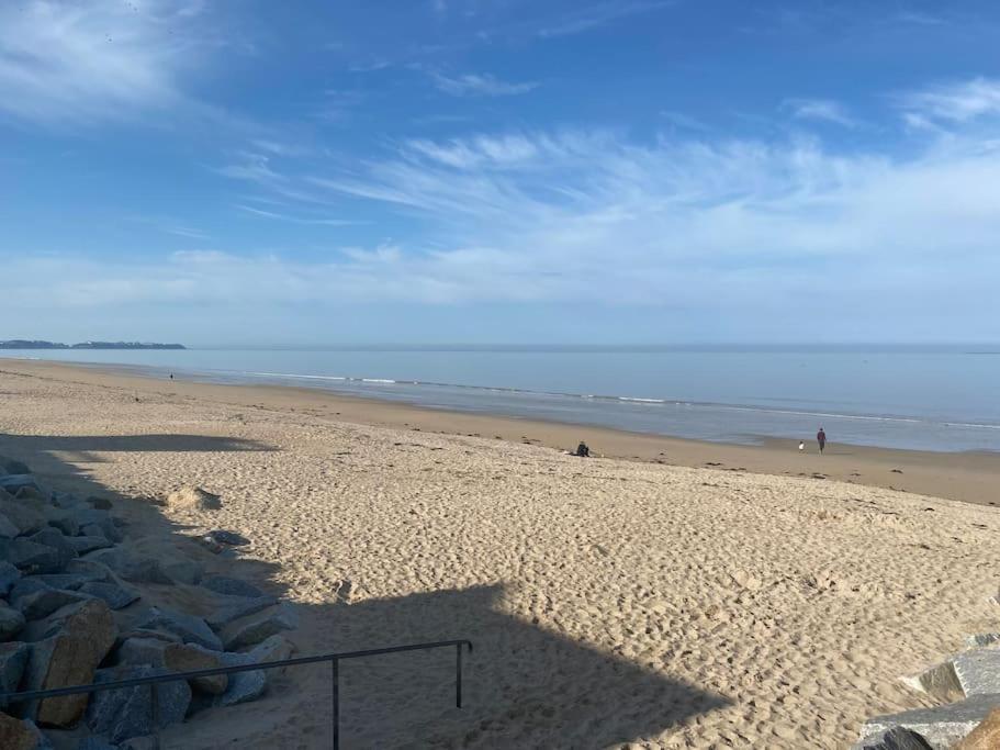 A 50 M De La Plage, Appartement De 35 M2 : Les Pieds Sales Brehal Luaran gambar
