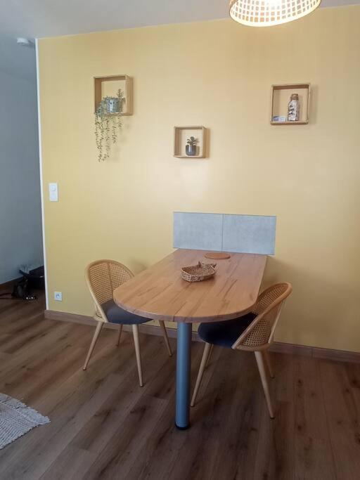 A 50 M De La Plage, Appartement De 35 M2 : Les Pieds Sales Brehal Luaran gambar