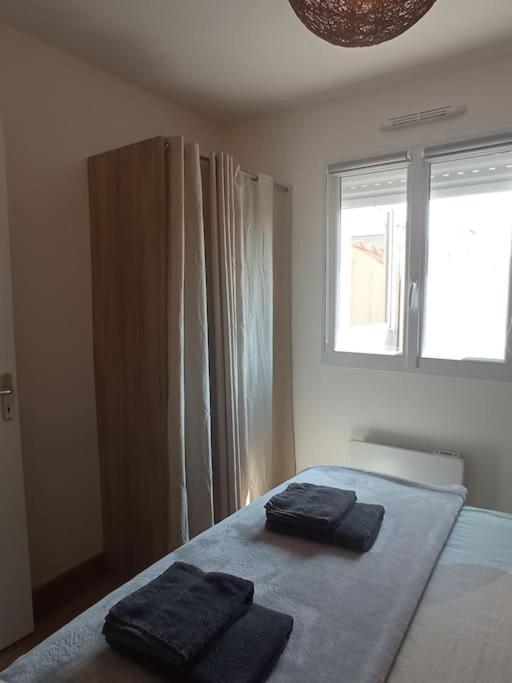 A 50 M De La Plage, Appartement De 35 M2 : Les Pieds Sales Brehal Luaran gambar